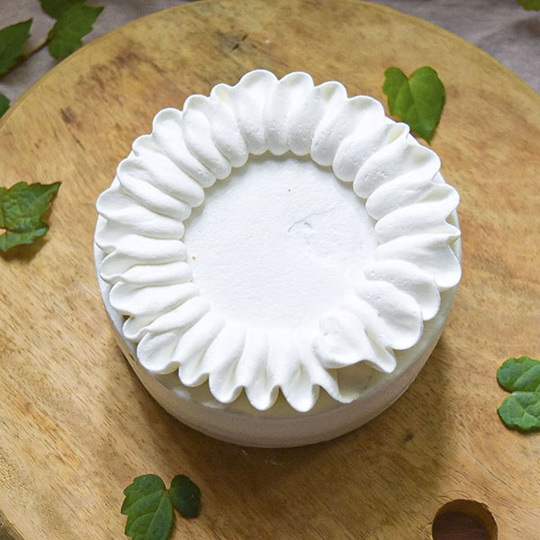 グルテンフリーのホワイトシンプルケーキ