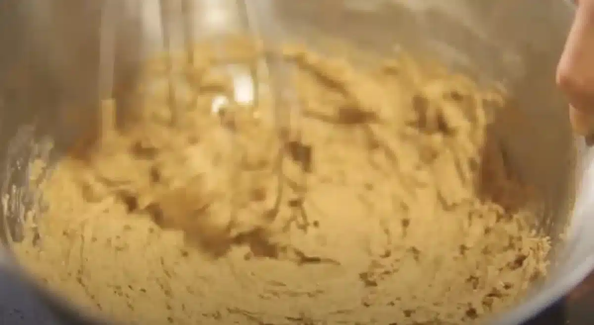 素材の味しっかりめ。ノンシュガーリンゴケーキ 材料を混ぜる