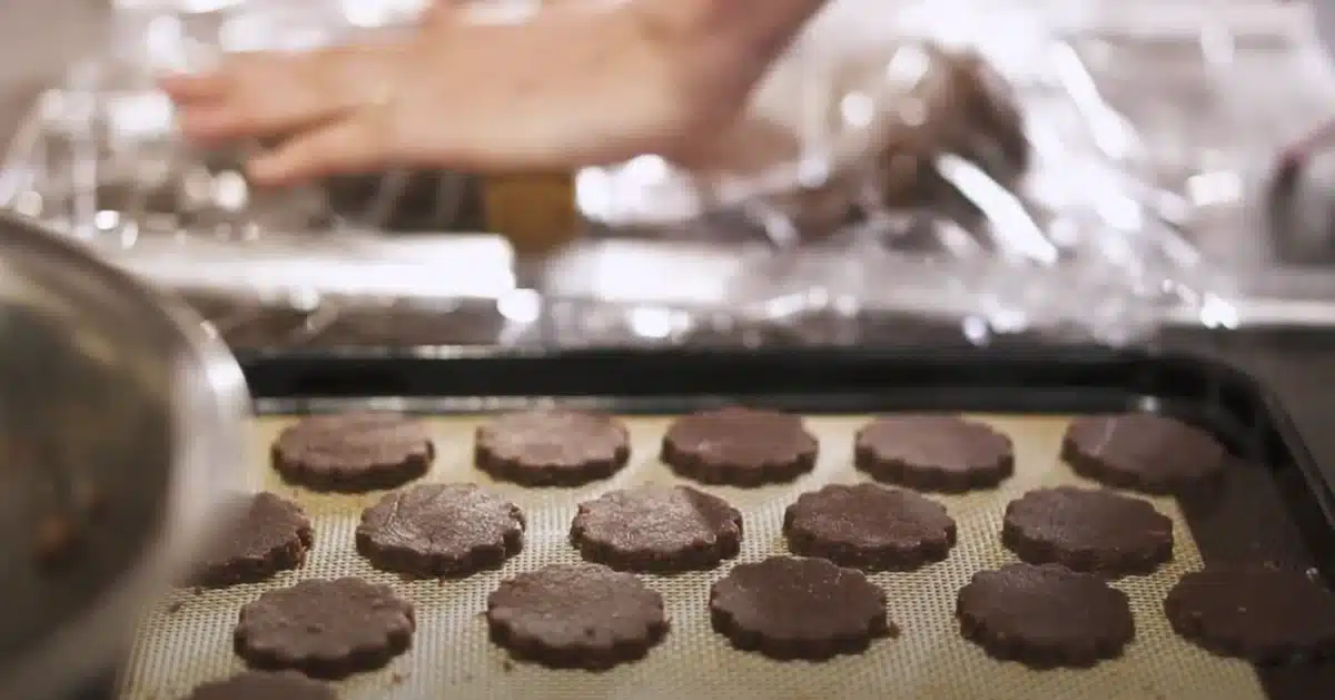 至高のチョコサンドクッキー チョコサンドの生地の形どり