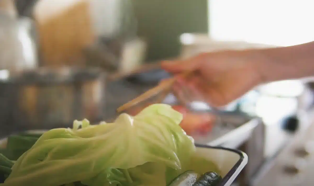 寒天で作る野菜のゼリー寄せのレシピ キャベツを茹でる