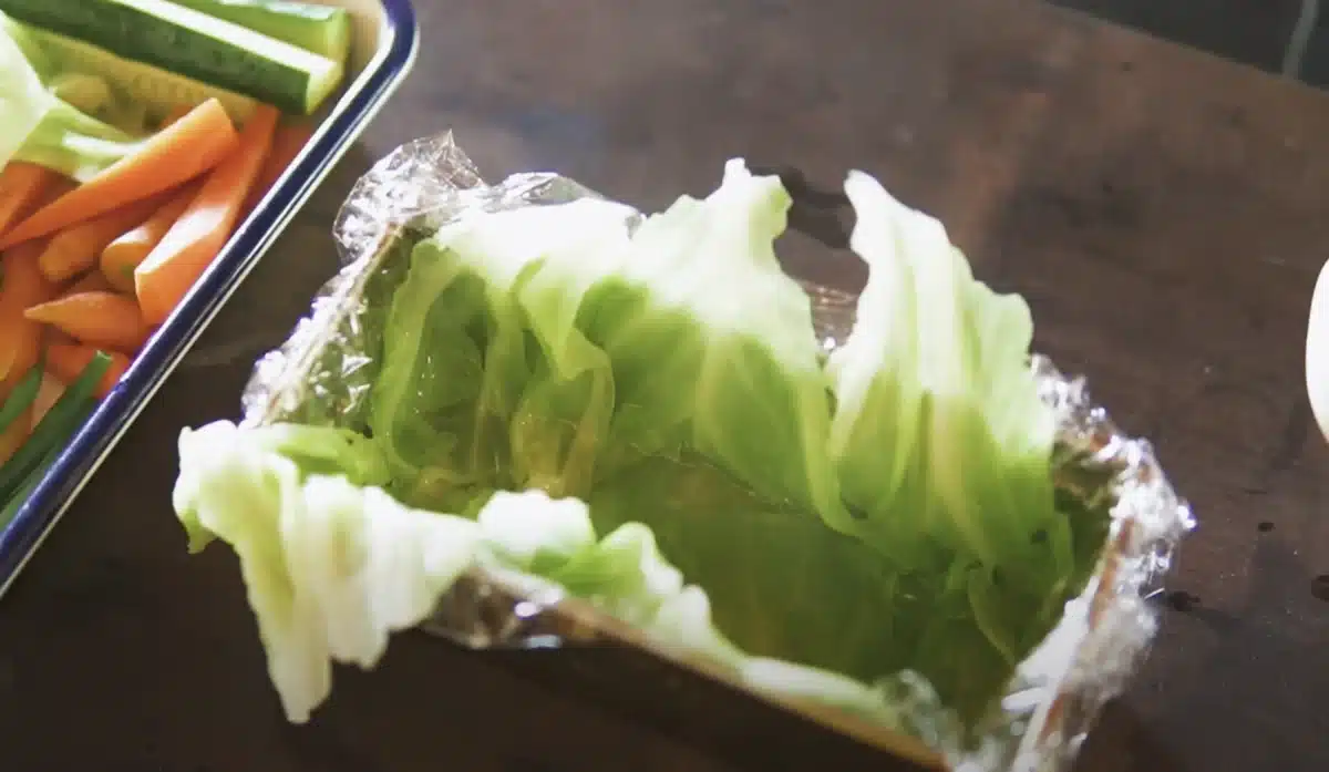 寒天で作る野菜のゼリー寄せのレシピ 型にキャベツをしく