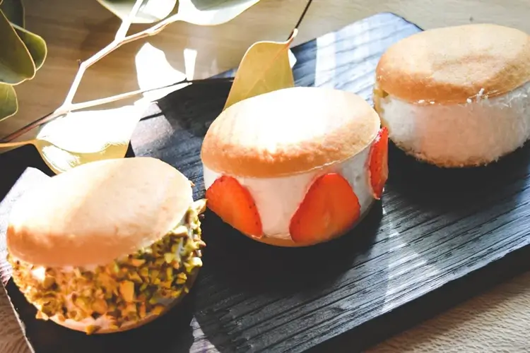 3個のグルテンフリーのマリトッツオ