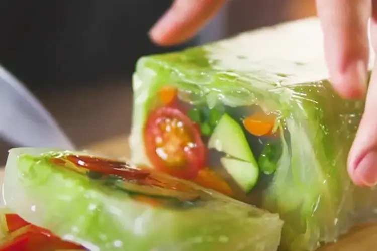 寒天で作った野菜のゼリー